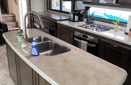 Soldotna RV Rental | Charming river front campground with 5th Wheel Camper and WiFi in Soldotna