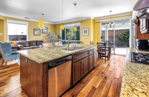 Rancho Cucamonga House | Charming River Oaks Retreat: Victoria Garden for Relaxing Getaways #140