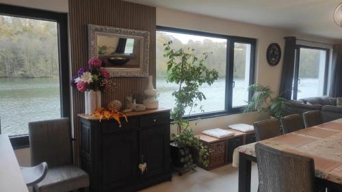 Hastiere House | Charming Riverside House with Jacuzzi and Gym