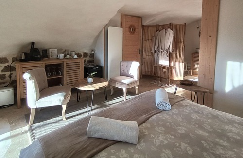 Vernoux-en-Vivarais Bed & Breakfast | Charming room with exceptional view