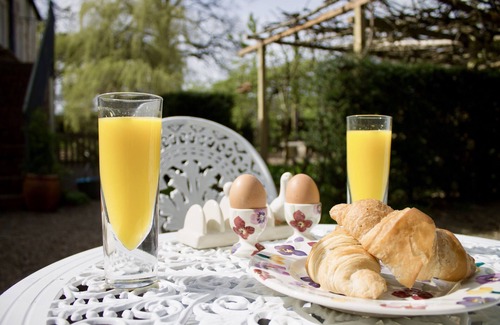Berrington Cottage | Charming, romantic garden cottage in beautiful countryside