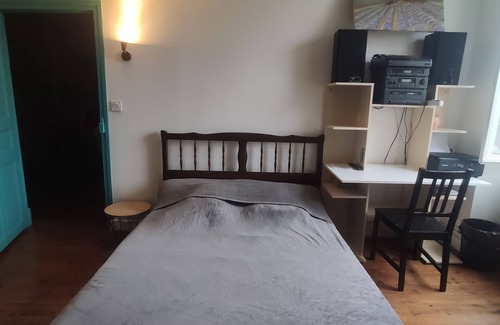 Laroque-des-Arcs Bed & Breakfast | Charming room overlooking the Lot