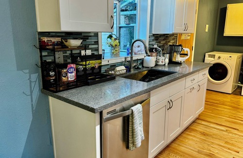 High Point House | Charming room in a house with WiFi in beautiful West Seattle