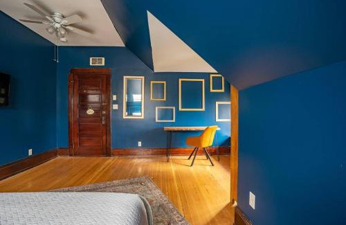 Broadway House | Charming Room in Capitol Hill - Foxglove Inn Rm 6