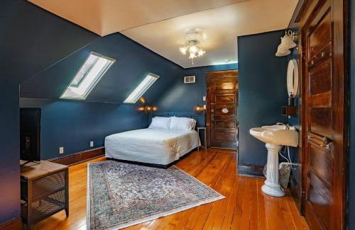 Broadway House | Charming Room in Capitol Hill - Foxglove Inn Rm 8