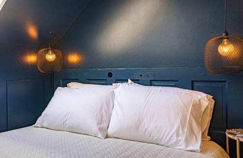 Broadway House | Charming Room in Capitol Hill - Foxglove Inn Rm 8