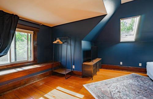 Broadway House | Charming Room in Capitol Hill - Foxglove Inn Rm 8