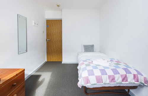 Bramcote Apartment | Charming Room Near Highfields Park