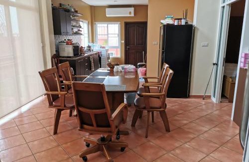 Saen Suk House | Charming Room in Muaeng Chonburi House with Garden View