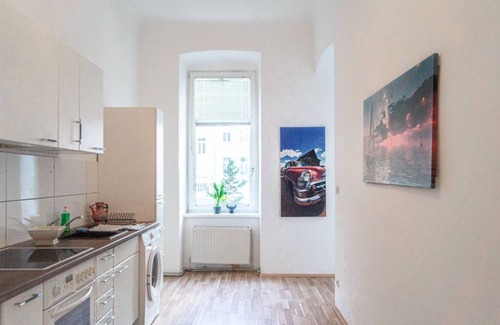 Neulerchenfeld Apartment | Charming Room w/Shared Bathroom; Great Location