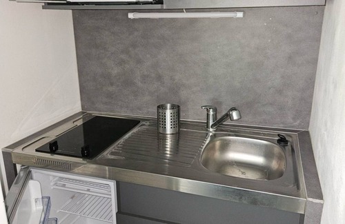 Besancon Apartment | Charming room with kitchenette