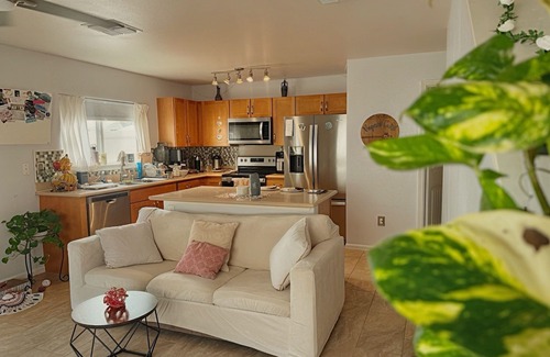 Maili House | Charming room with private bath in peaceful beach house