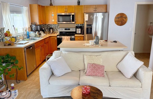 Maili House | Charming room with private bath in peaceful beach house