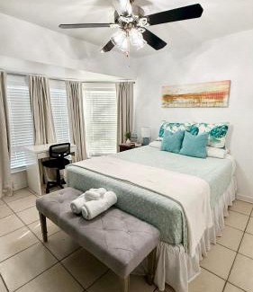Sandalwood House | Charming Room1 in Cozy Jax House