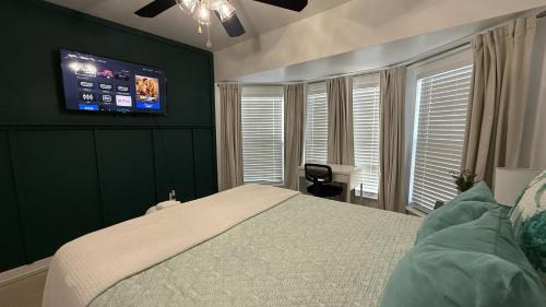 Sandalwood House | Charming Room1 in Cozy Jax House
