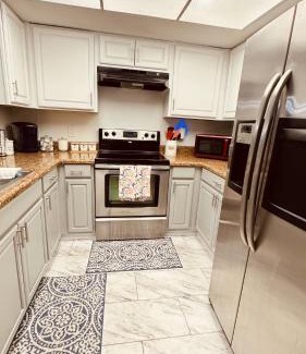 Sandalwood House | Charming Room1 in Cozy Jax House
