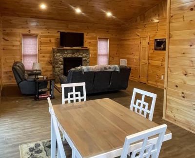 Tellico Plains House | Charming Ruby Bear Home with Amazing View