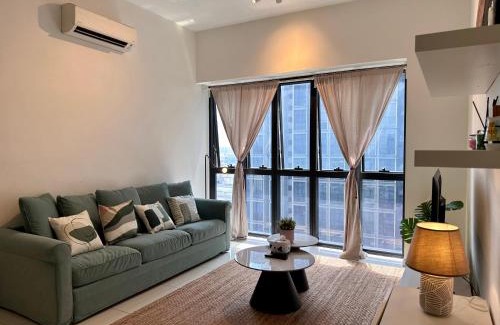 Petaling Jaya Apartment | Charming Rustic Retreat with Cozy Interior and Sky Pool View