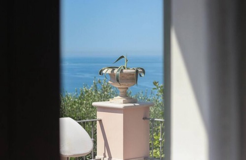 Lerici Villa | Charming Rustic with Sea Views and Small Pool free wifi in Exclusive Alcove