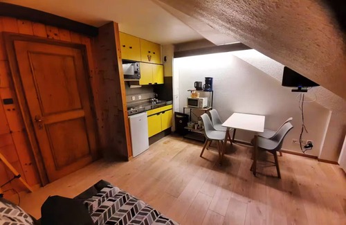 Muhlbach-sur-Munster Apartment | Charming studio cabin with mountain view