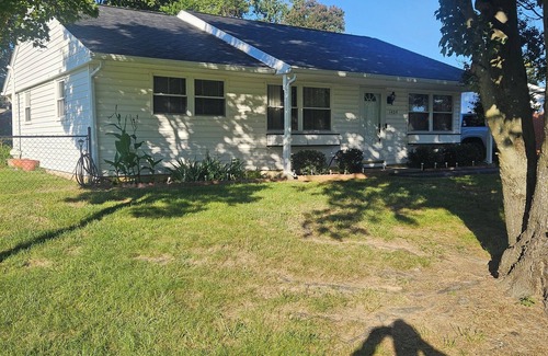 Salem House | Charming Salem Getaway – Comfortable, Convenient, and Close to It All