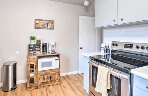 West Salem House | Charming Salem Townhome, Long-Term Stays!