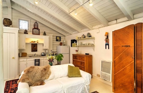 Tesuque Cabin | Charming Santa Fe Studio Cabin w/ Patio & Yard!