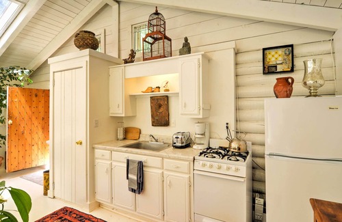 Tesuque Cabin | Charming Santa Fe Studio Cabin w/ Patio & Yard!