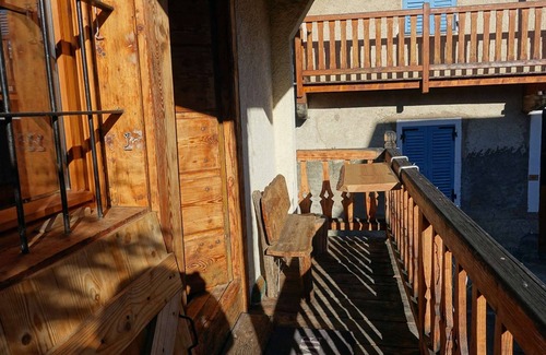 Hauteluce Ski Chalet | Charming Savoyard Mazot in Hauteluce Village – Ideal for Couples, Near Shops and Ski Lift