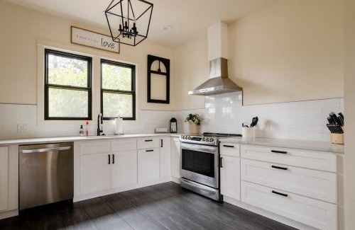 Hosford-Abernethy House | Charming SE Home - Farmhouse Style - Remodeled