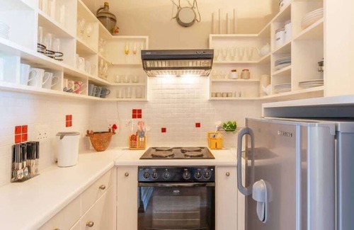 Sea Point Apartment | Charming Sea Point Apartment