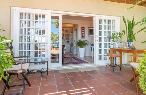 Sea Point Apartment | Charming Sea Point Apartment