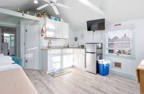 South Yarmouth Cottage | Charming SeaGills Rest Cottage Steps from Nantucket Sound