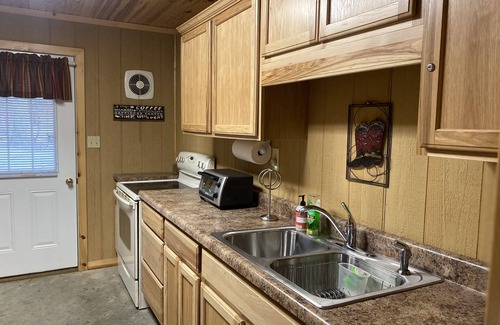 Cape Girardeau Cabin | Charming Secluded Getaway Cabin within minutes of amenities