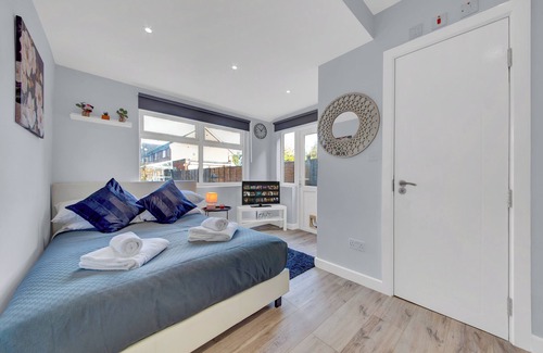 Hillingdon Apartment | Charming Serviced Studio West Drayton London UB7