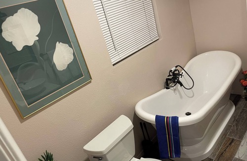 Loma Alta House | Charming Shared 1-bedroom with WiFi and AC in Oceanside Near Beach