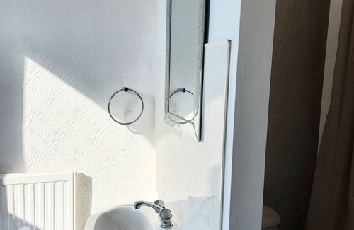 Tottenham Bed & Breakfast | Charming Single Bedroom Ensuite London.