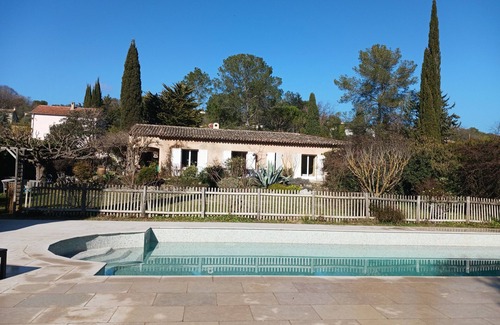 La Grand-Chile Villa | Charming single-storey house, beautiful garden, large swimming pool, very quiet area.