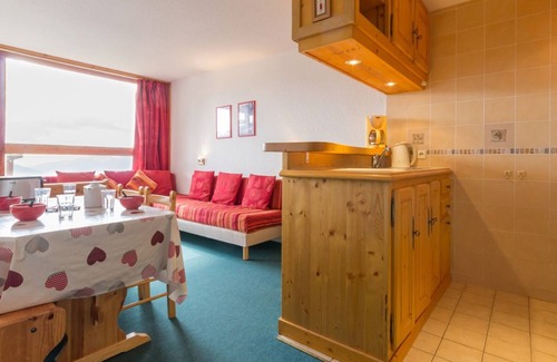 Arc-1800 Apartment | Charming Ski-In/Ski-Out Apt · 2 Rooms · Balcony · WIFI · Valley & Mountain Views