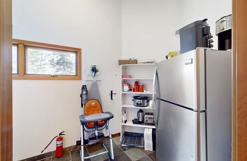 Mountain Village House | Charming ski-In/out home with private hot tub, lanai & W/D - easy access to town