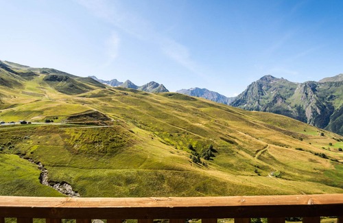 Peyragudes Apartment | Charming Ski-in/Ski-out Apt with Balcony, Sleeps 6, Access to Spassio Spa, Close to Amenities