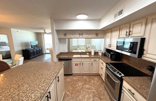 Marco Island Condo | Charming Somerset 711, 3-Bedroom Beachfront!