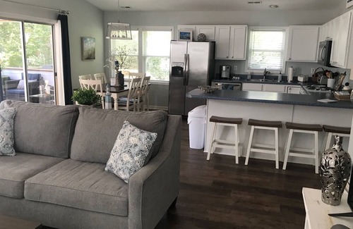 Emerald Isle Cottage | Charming Soundside Home including Golf Cart, Kayaks, Bikes & Linens-Emerald Isle
