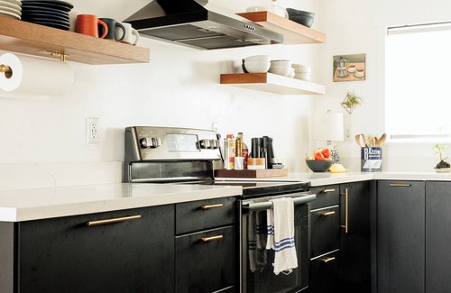 Highline House | Charming South Seattle home with private backyard & hot tub. 11 min from airport