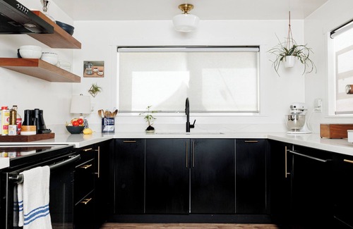 Highline House | Charming South Seattle home with private backyard & hot tub. 11 min from airport