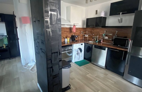 Le Bas Vaucelles Apartment | Charming, spacious apartment with free parking spaces