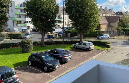 Le Bas Vaucelles Apartment | Charming, spacious apartment with free parking spaces