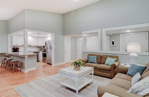 South Beach Condo | Charming & Spacious Getaway w/a Furnished Balcony, Fast WiFi, & Full Kitchen