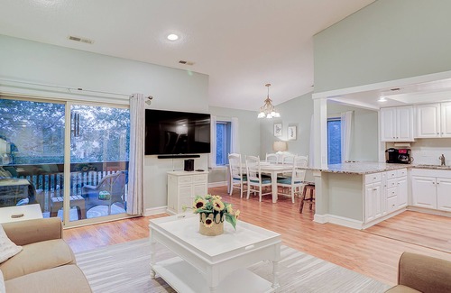 South Beach Condo | Charming & Spacious Getaway w/a Furnished Balcony, Fast WiFi, & Full Kitchen