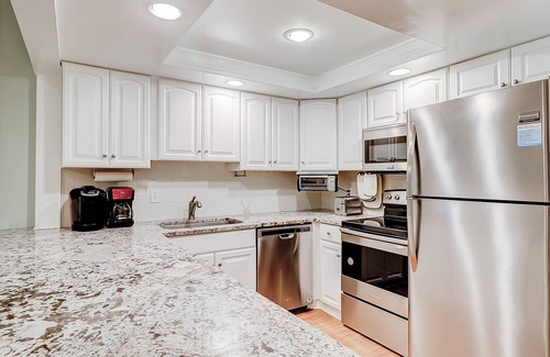 South Beach Condo | Charming & Spacious Getaway w/a Furnished Balcony, Fast WiFi, & Full Kitchen